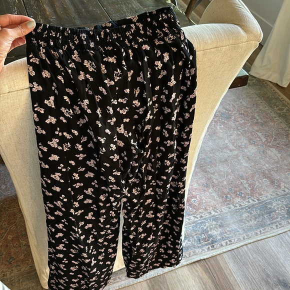 Wide Leg Patterned Pants - Picture 7 of 7